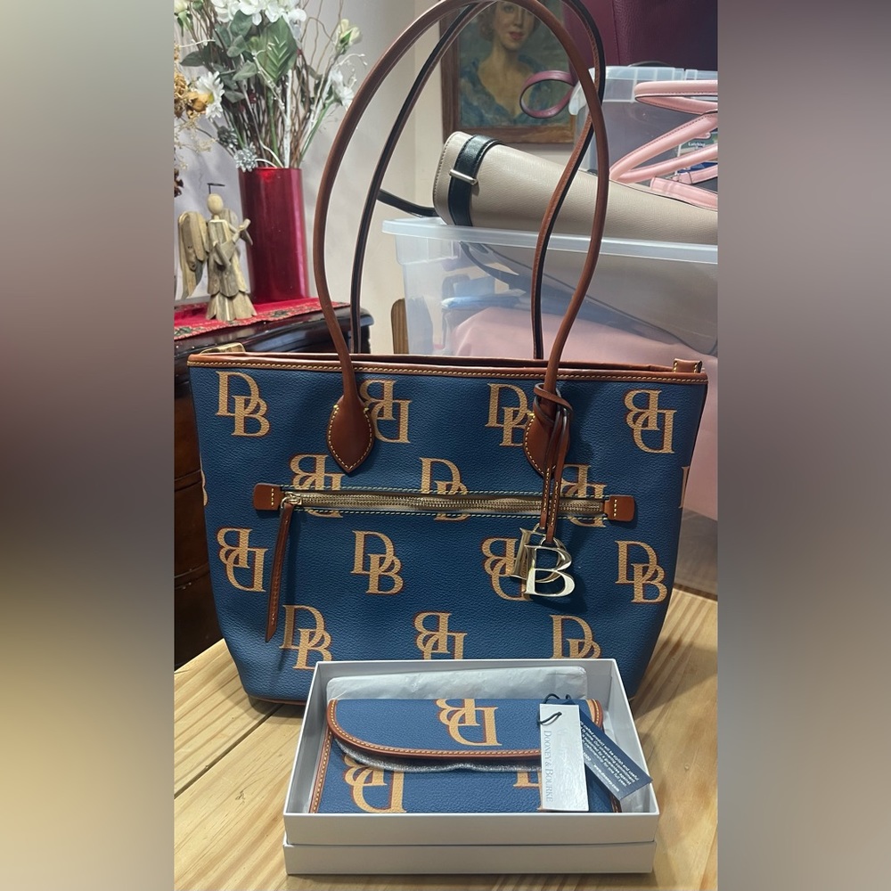 Purse and wallet Dooney & Burke set